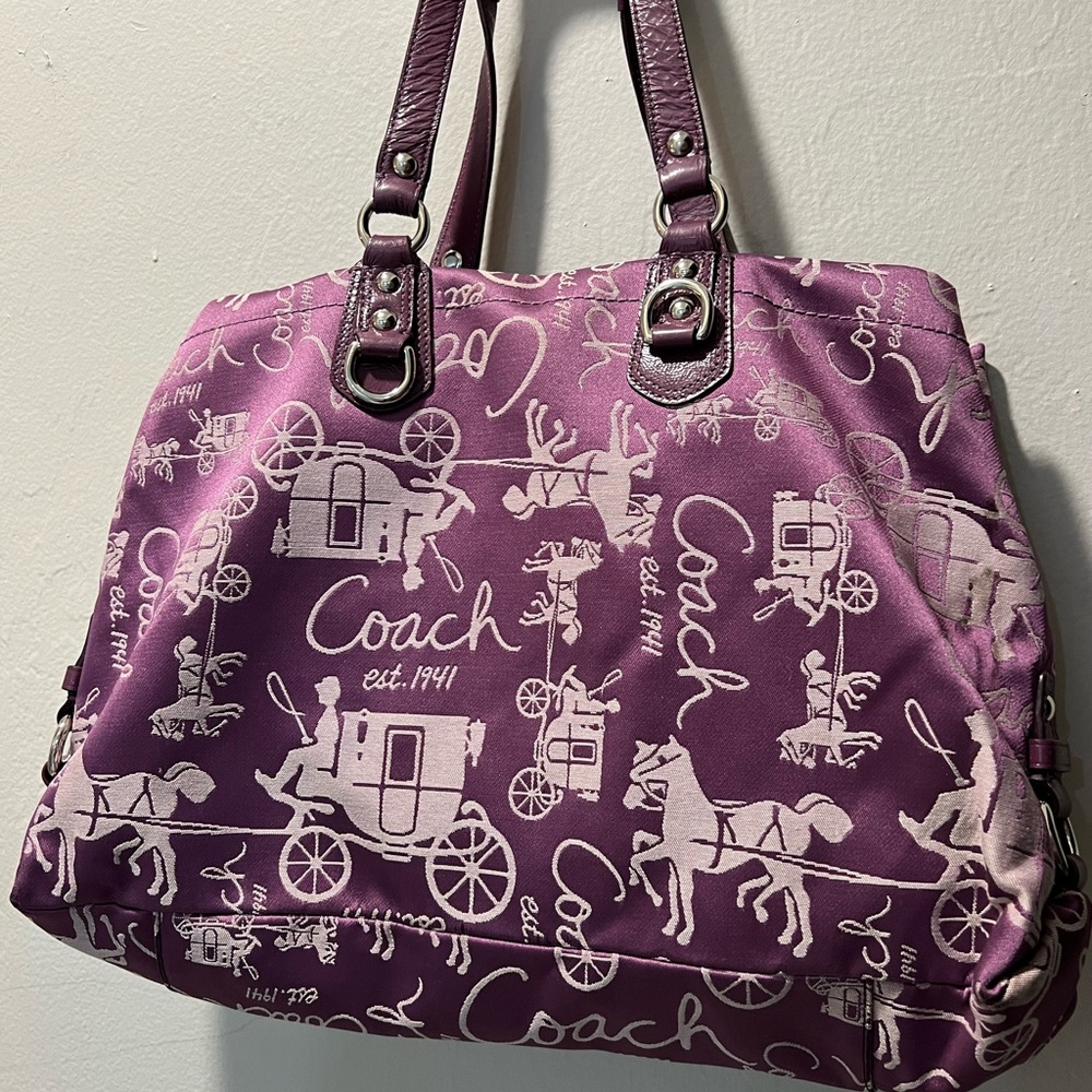 COACH Stage Coach Handbag, Beautiful condition, Purple inside, lots of pockets - Picture 10 of 14